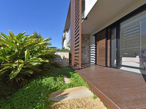Villa Catania Waterside At Trinity Point - Sydneys Hotel 2