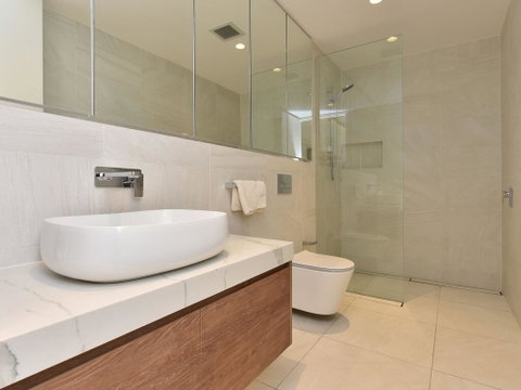 Villa Catania Waterside At Trinity Point - Sydneys Hotel 3