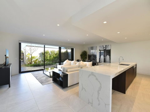 Villa Positano Waterside At Trinity Point - Sydneys Hotel 3