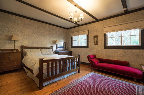 Walhalla Coach House - Sydneys Hotel 1