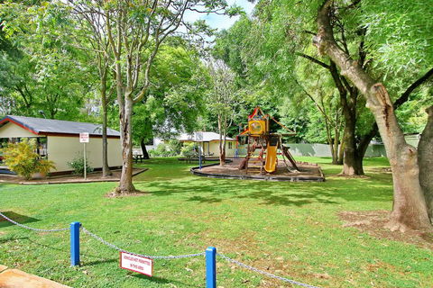 Wangaratta Caravan Park - Sydneys Hotel 2