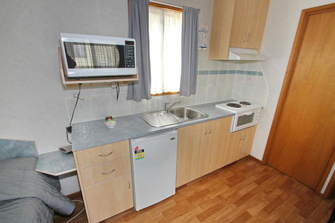 Wangaratta Caravan Park - Sydneys Hotel 1