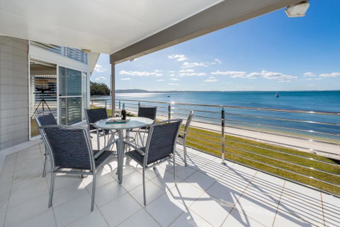 Waterfront Wonderland Foreshore Drive 41 - Sydneys Hotel 1