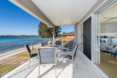 Waterfront Wonderland Foreshore Drive 41 - Sydneys Hotel 2