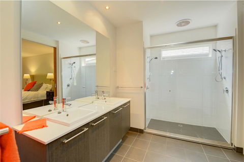 Newington Lakehouse - Sydneys Hotel 10