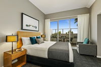 Book Brighton Accommodation Vacations Sydneys Hotel Sydneys Hotel