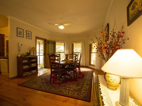 Angel's Rest - Sydneys Hotel 5
