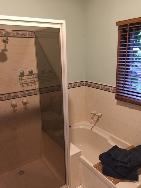 Bricks And Roses - Sydneys Hotel 18