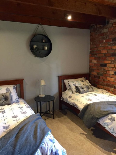 Bricks And Roses - Sydneys Hotel 15