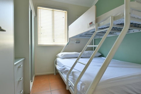BIG4 Breeze Holiday Parks - Rainbow Beach - Sydneys Hotel 2