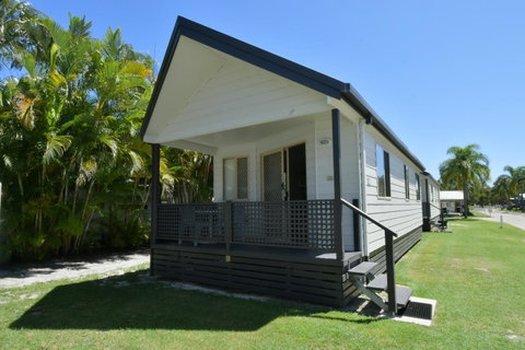 BIG4 Breeze Holiday Parks - Rainbow Beach - Sydneys Hotel 6