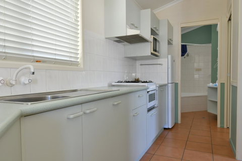 BIG4 Breeze Holiday Parks - Rainbow Beach - Sydneys Hotel 4