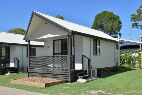BIG4 Breeze Holiday Parks - Rainbow Beach - Sydneys Hotel 9