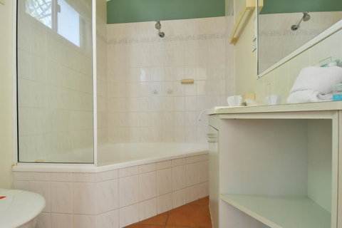 BIG4 Breeze Holiday Parks - Rainbow Beach - Sydneys Hotel 3