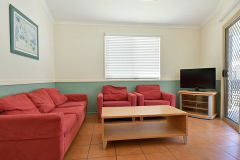 BIG4 Breeze Holiday Parks - Rainbow Beach - Sydneys Hotel 1