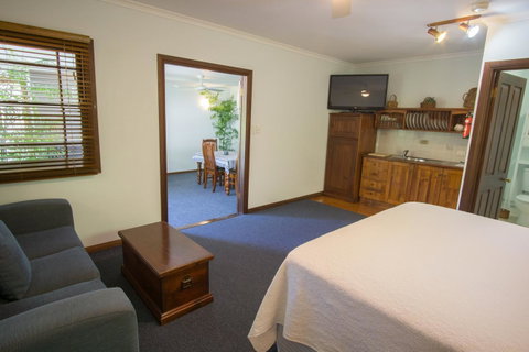 Debbie\'s Place - Sydneys Hotel 42