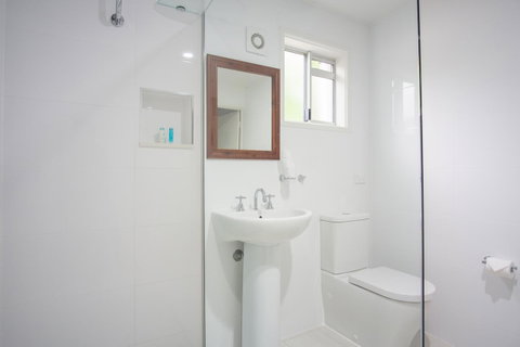 Debbie\'s Place - Sydneys Hotel 15