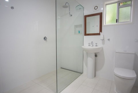 Debbie\'s Place - Sydneys Hotel 16