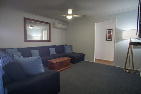 Debbie\'s Place - Sydneys Hotel 7