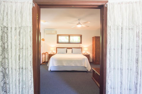 Debbie\'s Place - Sydneys Hotel 40