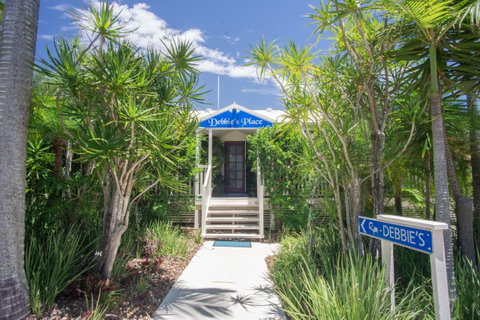 Debbie\'s Place - Sydneys Hotel 0