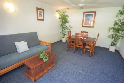 Debbie\'s Place - Sydneys Hotel 39
