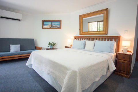 Debbie\'s Place - Sydneys Hotel 18