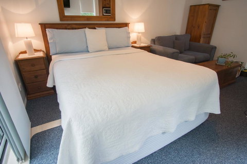 Debbie\'s Place - Sydneys Hotel 12
