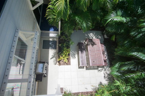 Debbie\'s Place - Sydneys Hotel 25