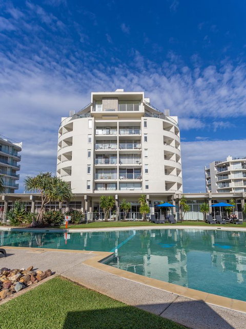 Ramada By Wyndham Marcoola Beach - Sydneys Hotel 11