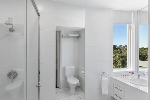 Ramada By Wyndham Marcoola Beach - Sydneys Hotel 14