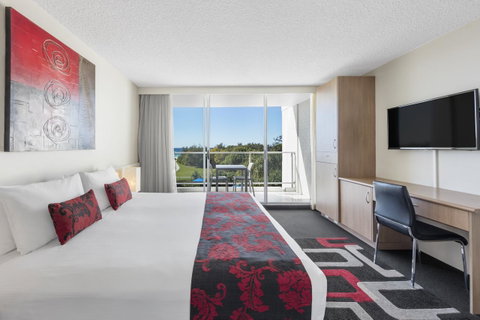 Ramada By Wyndham Marcoola Beach - Sydneys Hotel 17