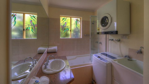 Rainbow Getaway Holiday Apartments - Sydneys Hotel 29