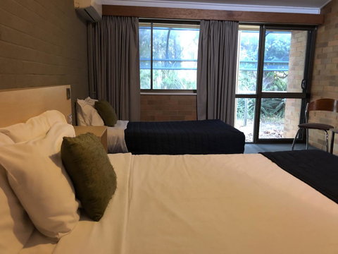 Bribie Island Hotel - Sydneys Hotel 19