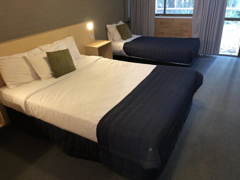 Bribie Island Hotel - Sydneys Hotel 1