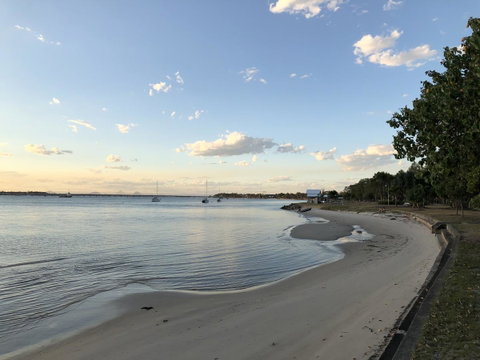 Bribie Island Hotel - Sydneys Hotel 24