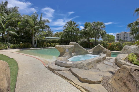 The Mirage Resort Alexandra Headland - Sydneys Hotel 8