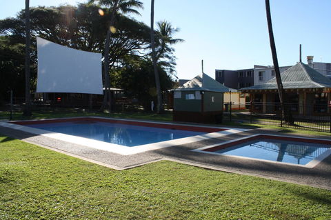 Nomads Airlie Beach - Sydneys Hotel 21
