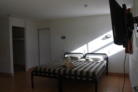 Nomads Airlie Beach - Sydneys Hotel 22