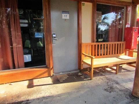Nomads Airlie Beach - Sydneys Hotel 16