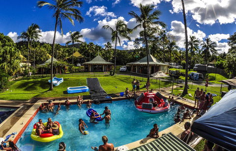 Nomads Airlie Beach - Sydneys Hotel 0