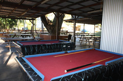 Nomads Airlie Beach - Sydneys Hotel 9