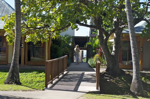 Nomads Airlie Beach - Sydneys Hotel 11