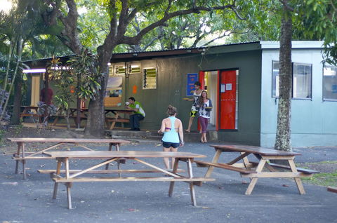 Nomads Airlie Beach - Sydneys Hotel 44