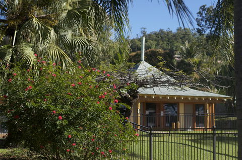 Nomads Airlie Beach - Sydneys Hotel 10