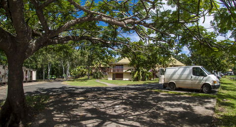 Nomads Airlie Beach - Sydneys Hotel 36