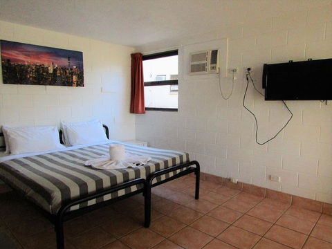 Nomads Airlie Beach - Sydneys Hotel 14