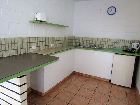 Nomads Airlie Beach - Sydneys Hotel 32