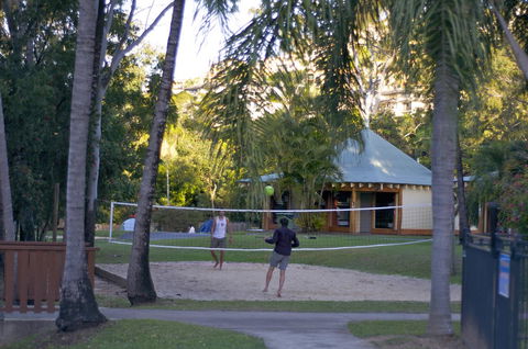 Nomads Airlie Beach - Sydneys Hotel 8