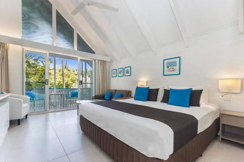 By The Sea Port Douglas - Sydneys Hotel 9